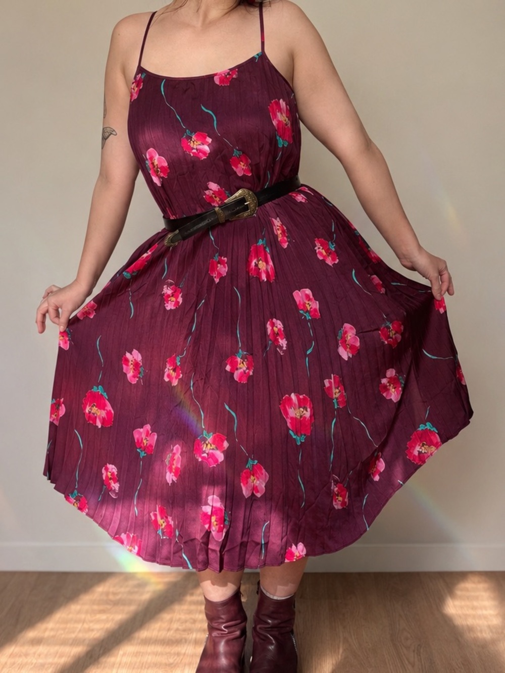 Lush Burgundy Pleated Floral Spaghetti-Strap Midi Dress